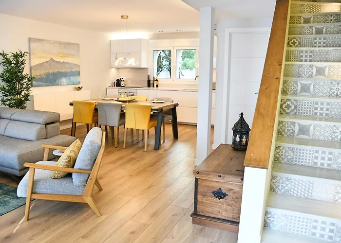 Yellow Jasper - Gemstone Getaway Hébergement de vacances Marbellac